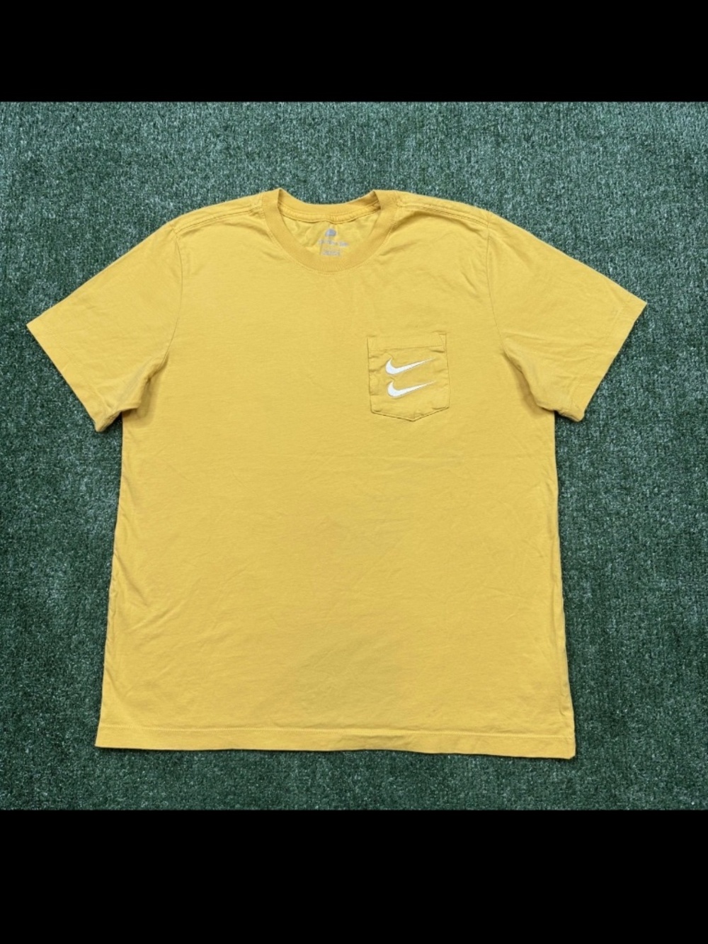 Nike Pocket T Shirt Men's Size L Yellow Short Sleeve Crew Neck Double Swoosh